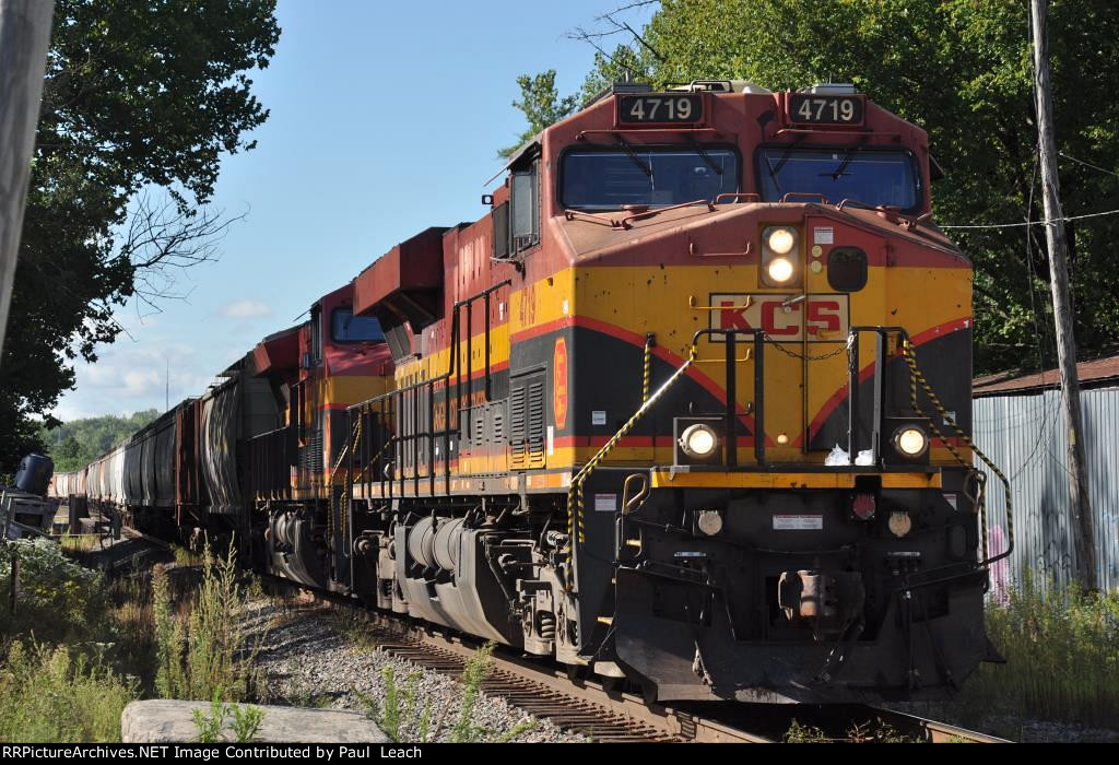 Northbound grain train closes in on Knoche Yard